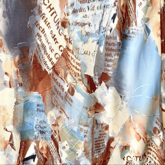 GF Ferre Blue Brown Abstract Print Newspaper Words Short Sleeve Tee - Picture 4 of 8